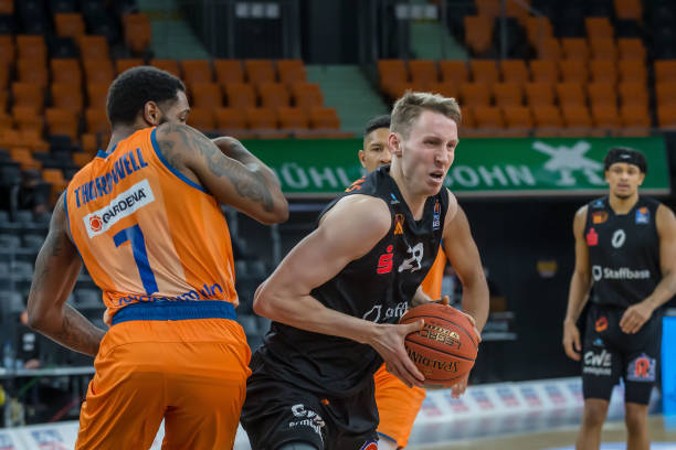 惊人的板凳 惊人的板凳