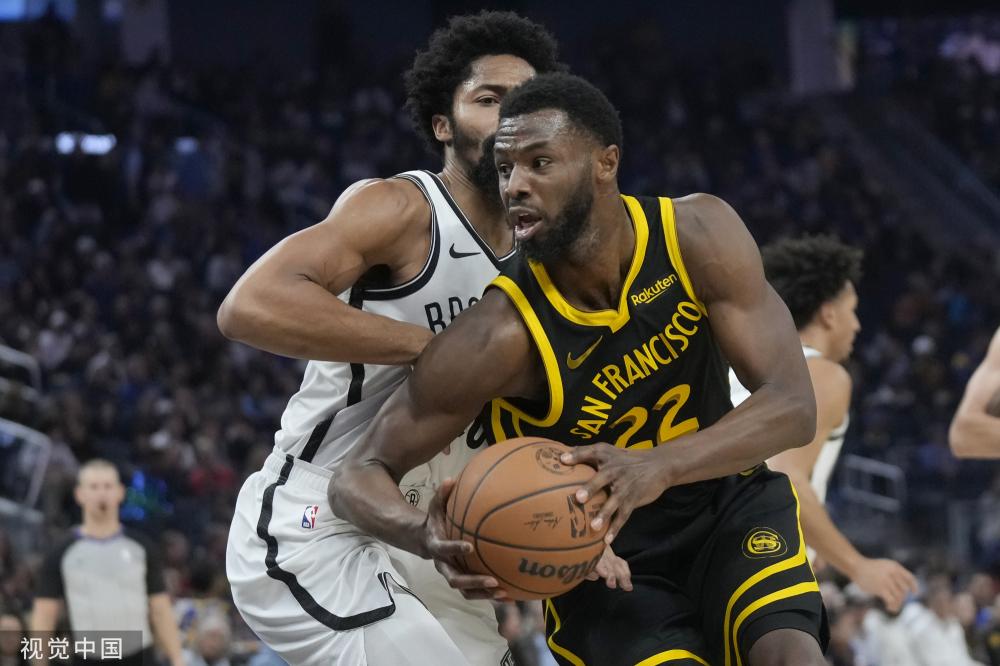 两位球员在 两位球员在