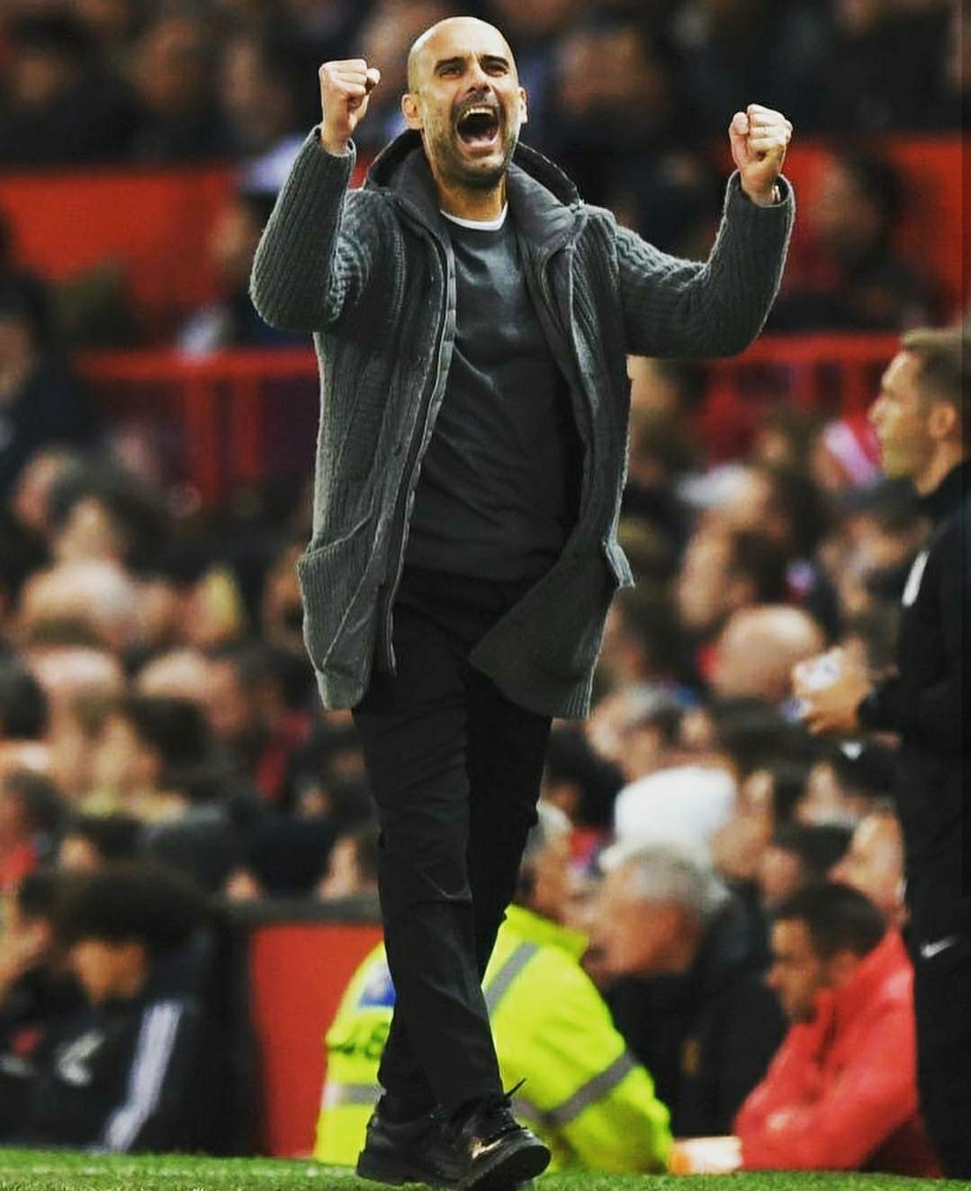 8.履带挖掘式装载机 正.jpg